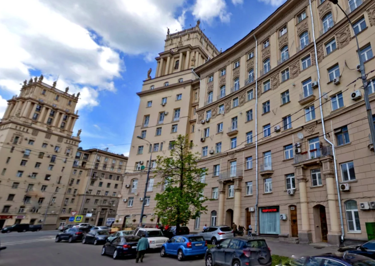 Сталинки в центре москвы. Сталинский Ампир в Санкт-Петербурге. Ведомки сталинки. Сталинский дом в СПБ. Кузнецовская 30 сталинская архитектура.