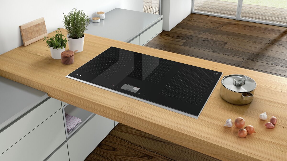 Панель, встроенная в столешницу