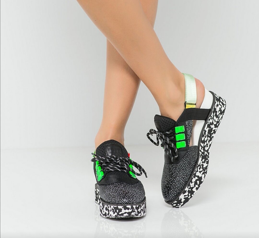 Фантастические роскошные туфли  United Nude, артикул 11211952, цена 9440 руб. Английский бренд является основным поставщиком необычной обуви на сайте.  Все модели узнаваемы с дистанции в километр, а производитель известен во всем мире.