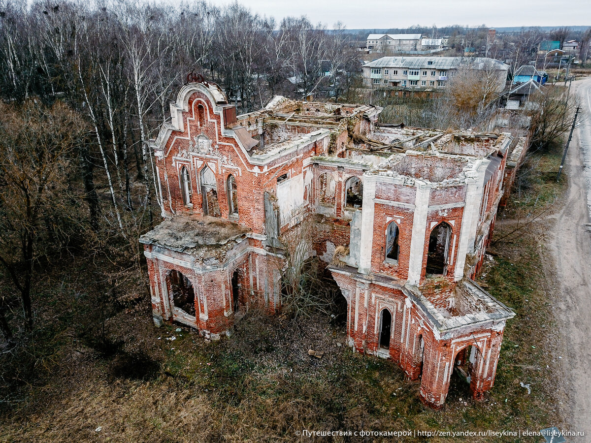 Заброшенные дворцы и усадьбы в России. 10 моих фотографий про то, как они сейчас выглядят внутри