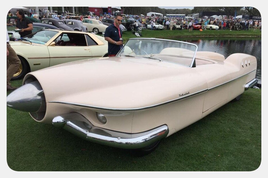 В начале 1950-х годов General Motors представила свой концепт-кар Buick LeSabre. У него был футуристический дизайн кузова, который явно повлиял на стиль и технику самолета.-1-3