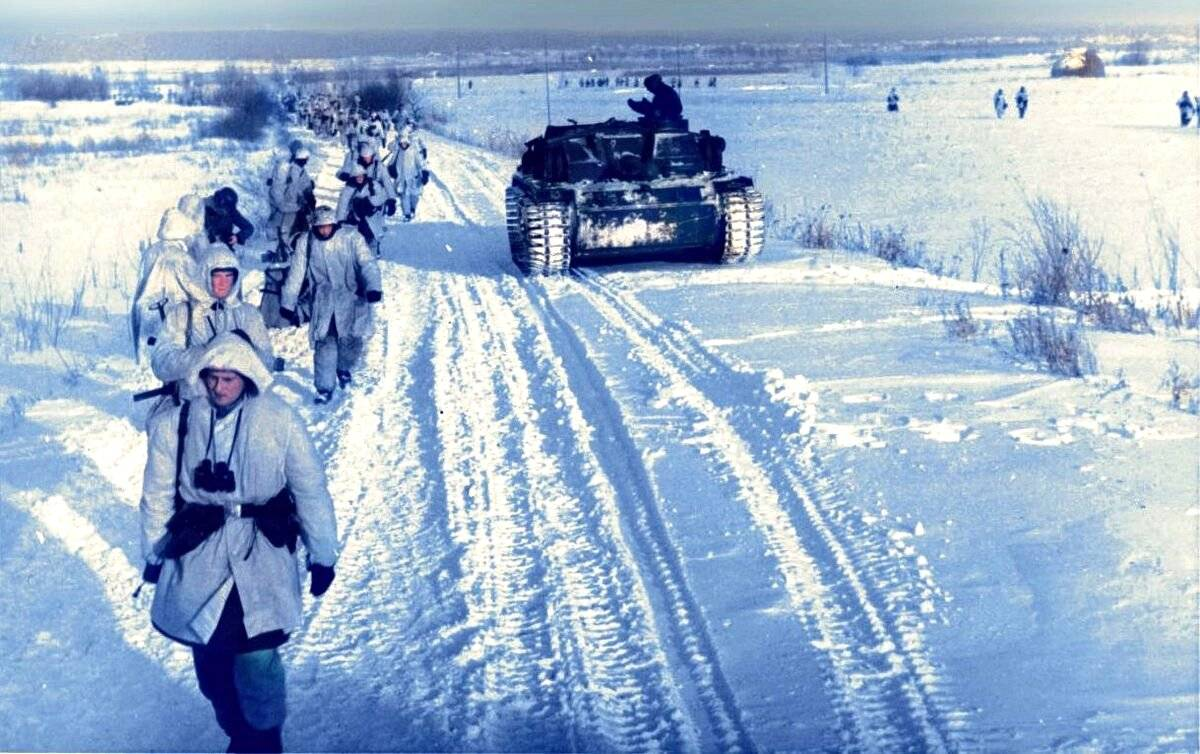 Зима фронт. Солдаты вермахта зима 1941. Вермахт зимой. Немецкие войска зимой. Немецкие танки зимой.