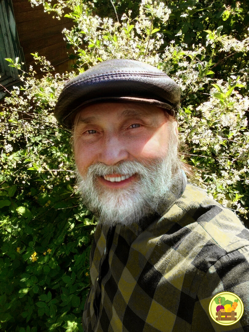 Я на фоне своей вишни