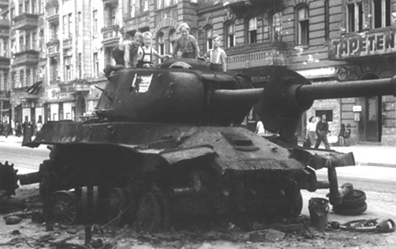 Советский танк в берлине