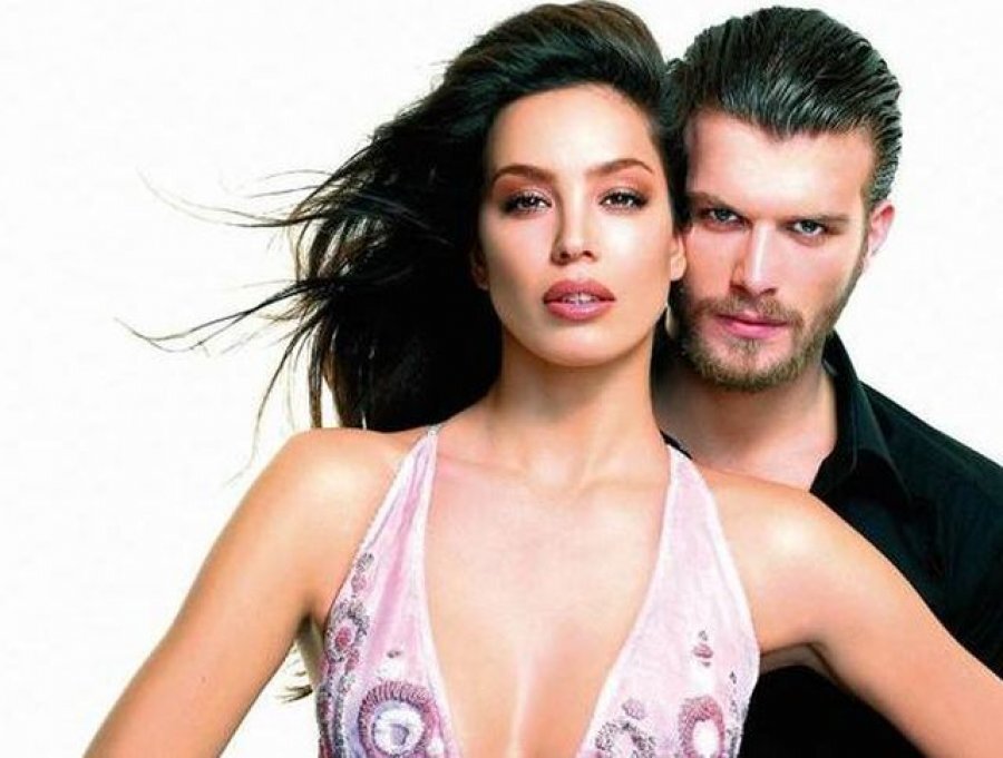 Кыванч Татлытуг и Азра Акын, фото из Яндекс.Картинки,