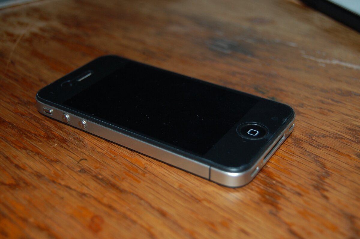 Iphone 4S. Источник фото: gagadget.com