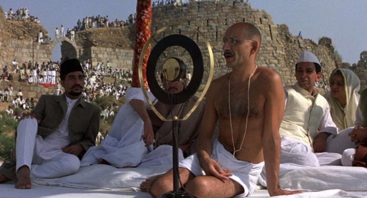 Кадры из фильма Ганди