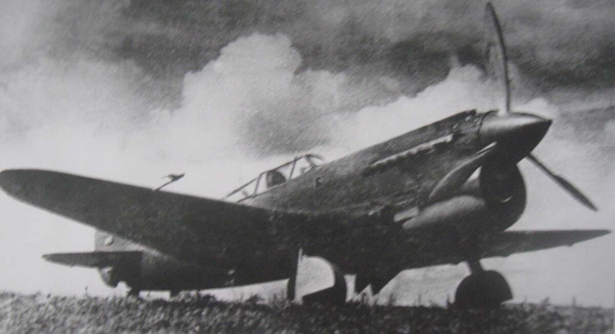 Самолет И-110 на аэродроме. Фото из журнала "М-Хобби". 