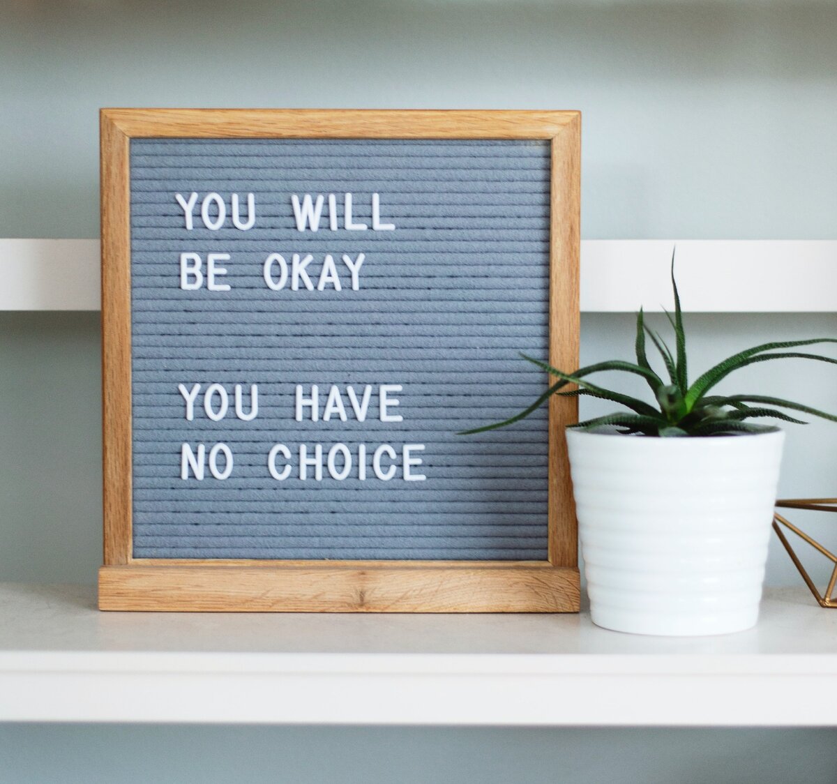 "Всё будет хорошо. У тебя нет выбора" Фото от: https://unsplash.com/@karishea