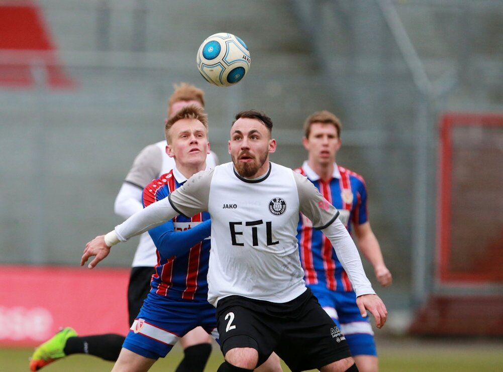 Роберт Бергер (в белом)