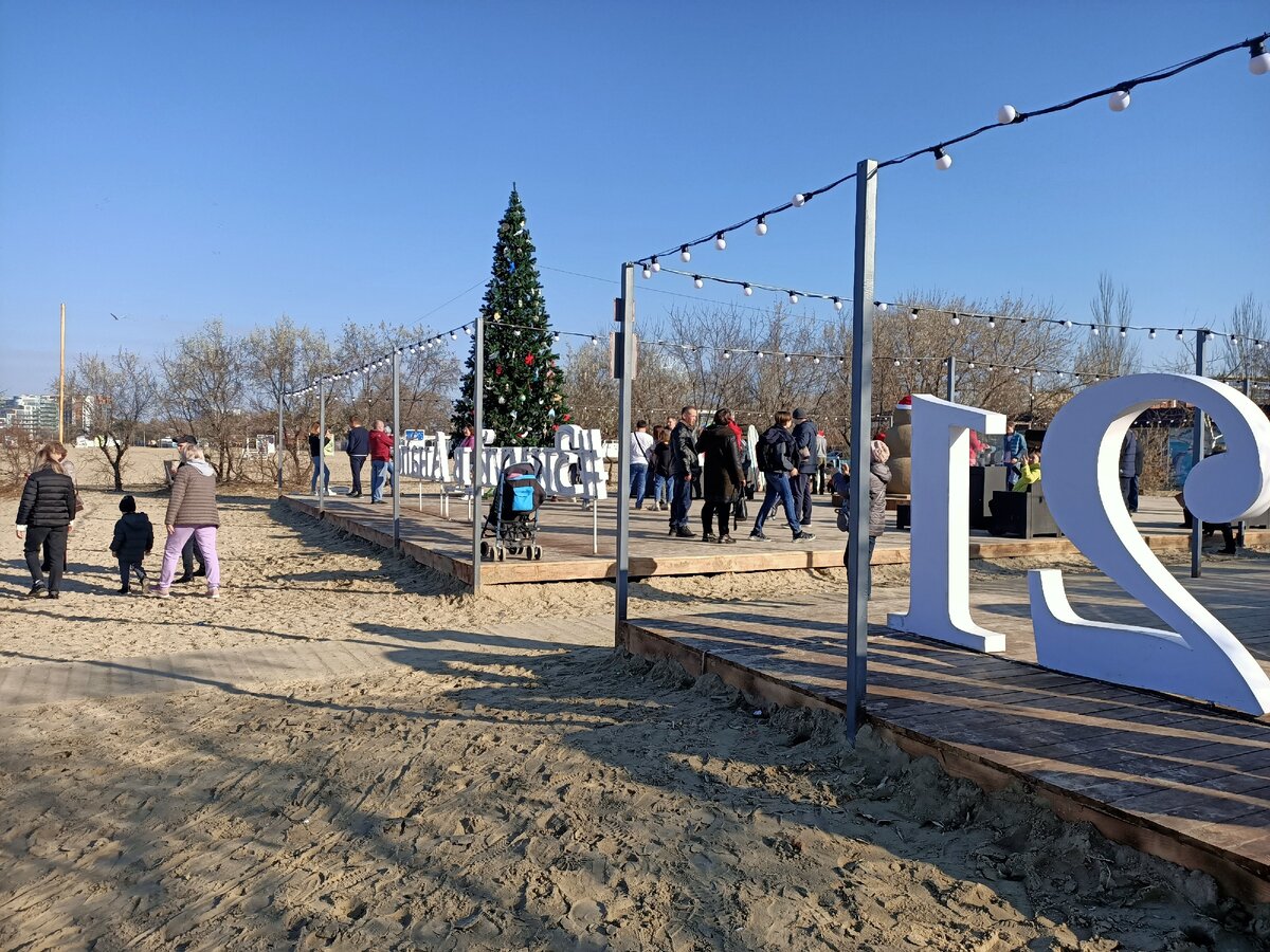 Лаундж-зоны или места для отдыха граждан. Бесплатно. Садись, попивай своё кофеёк!