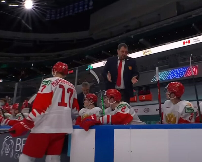 Российских тренеров надо бы тоже штрафовать - за мат в эфире