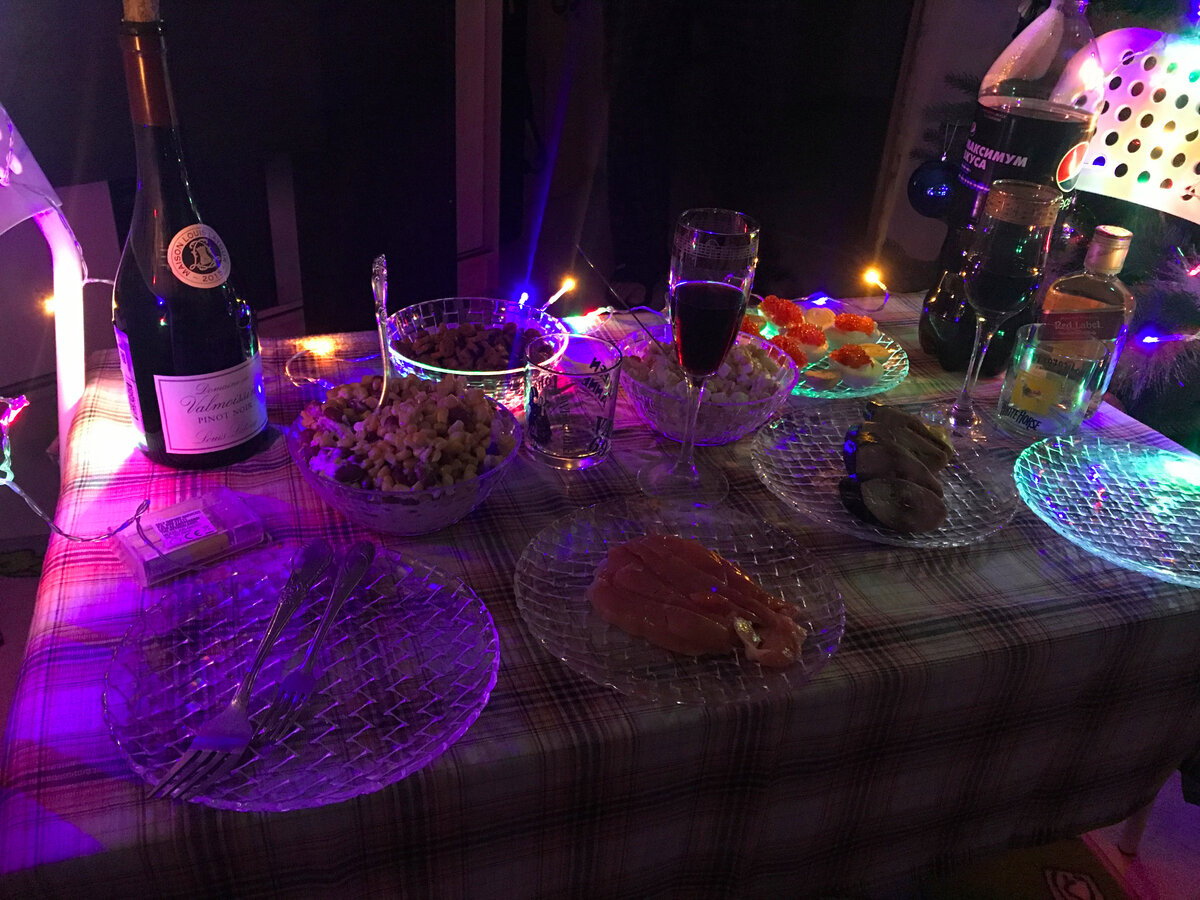 Скромный стол)