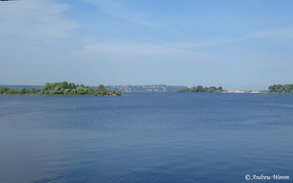 Волжские острова и далекий правый берег 
