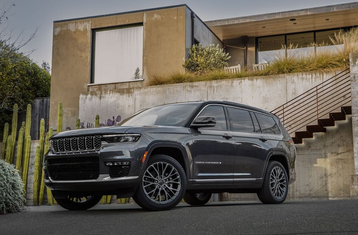 В этой комплектации  и цвете вид сзади и в профиль - один в один BMW X7