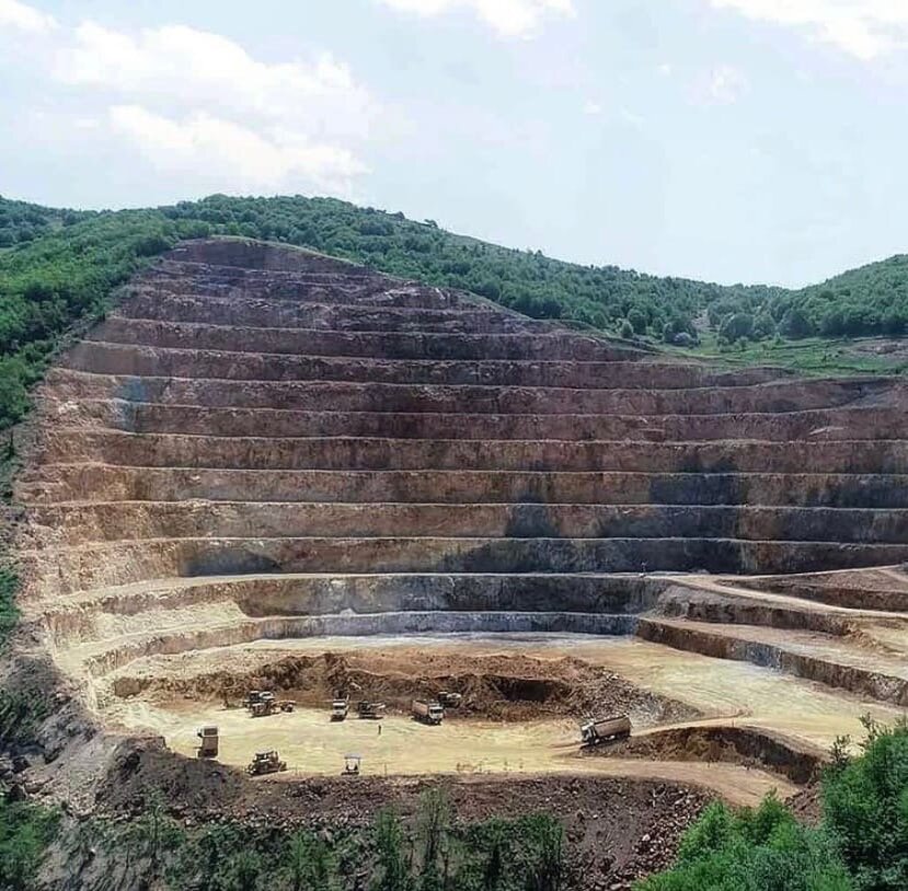 Справочно: в Азербайджане добыча золота осуществляется двумя компаниями. В 2019 г. недропользователи добыли 3,7 т золота, 3,8 т серебра.