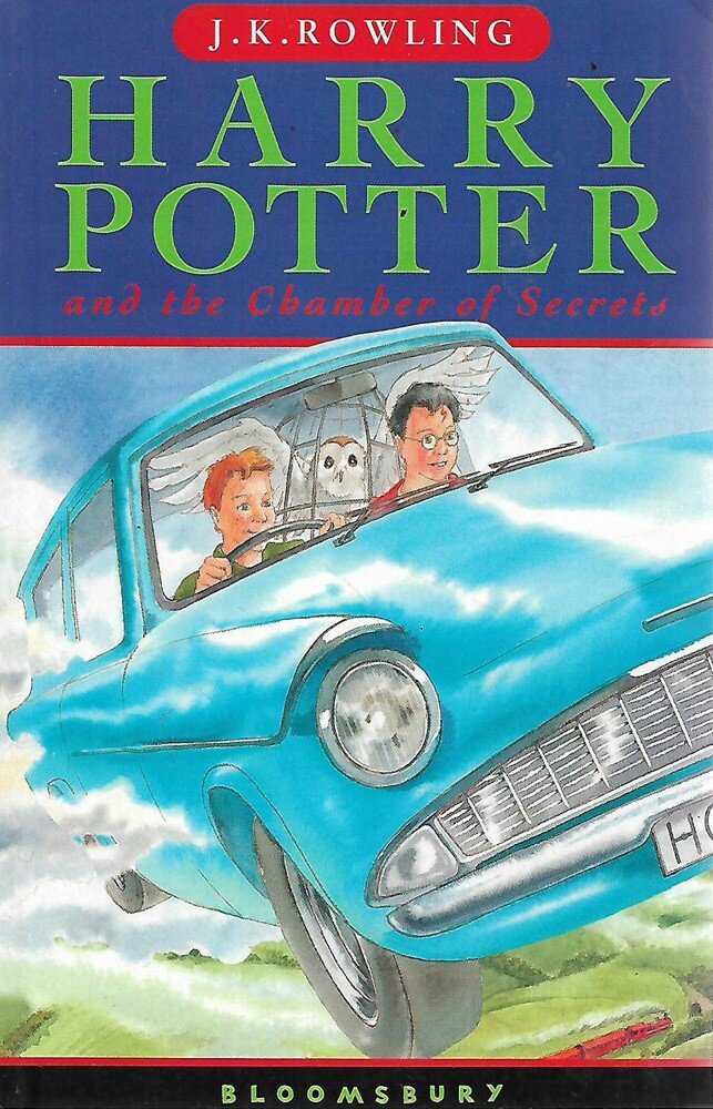 Обложка первого английского издания книги Джоан Роулинг «Гарри Поттер и Тайная комната». Лондон, 1998 год