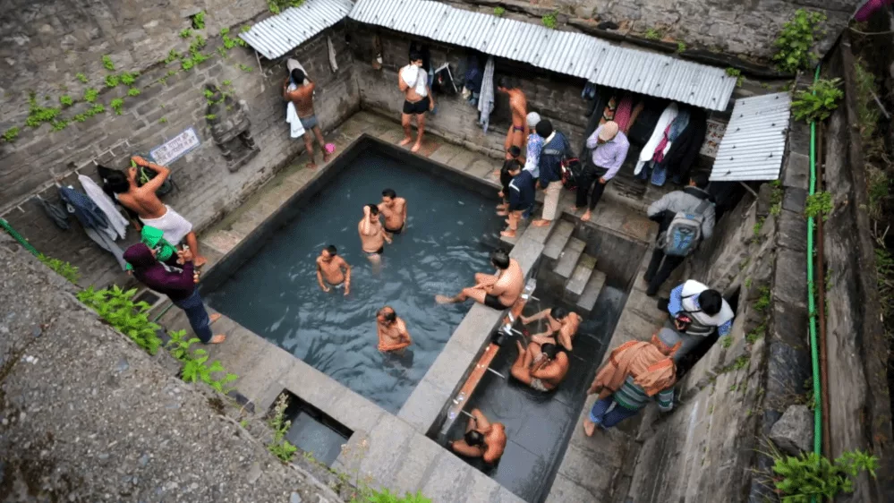 Горячие источники Вашишт: https://i2.wp.com/trip2divine.com/wp-content/uploads/2019/10/Vashisht-Hot-Water-1.png?zoom=1.25&fit=800%2C450&ssl=1