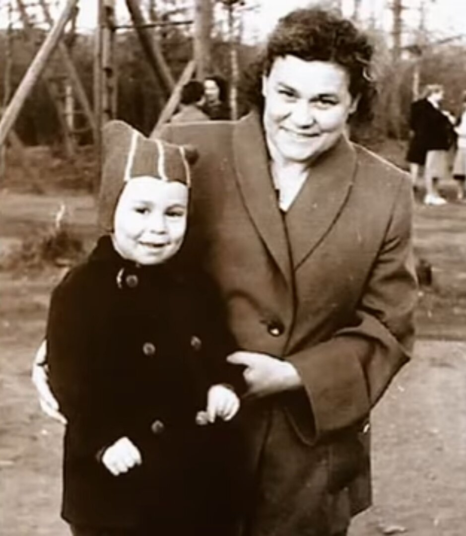 Ефим шифрин биография личная жизнь семья жена Ефим Шифрин. Настоящее имя, детство на Колыме, среди заключенных и брат, котором