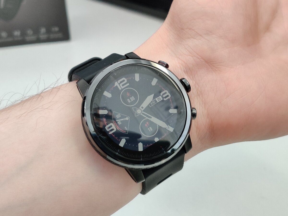 Циферблат с выключенной подсветкой.