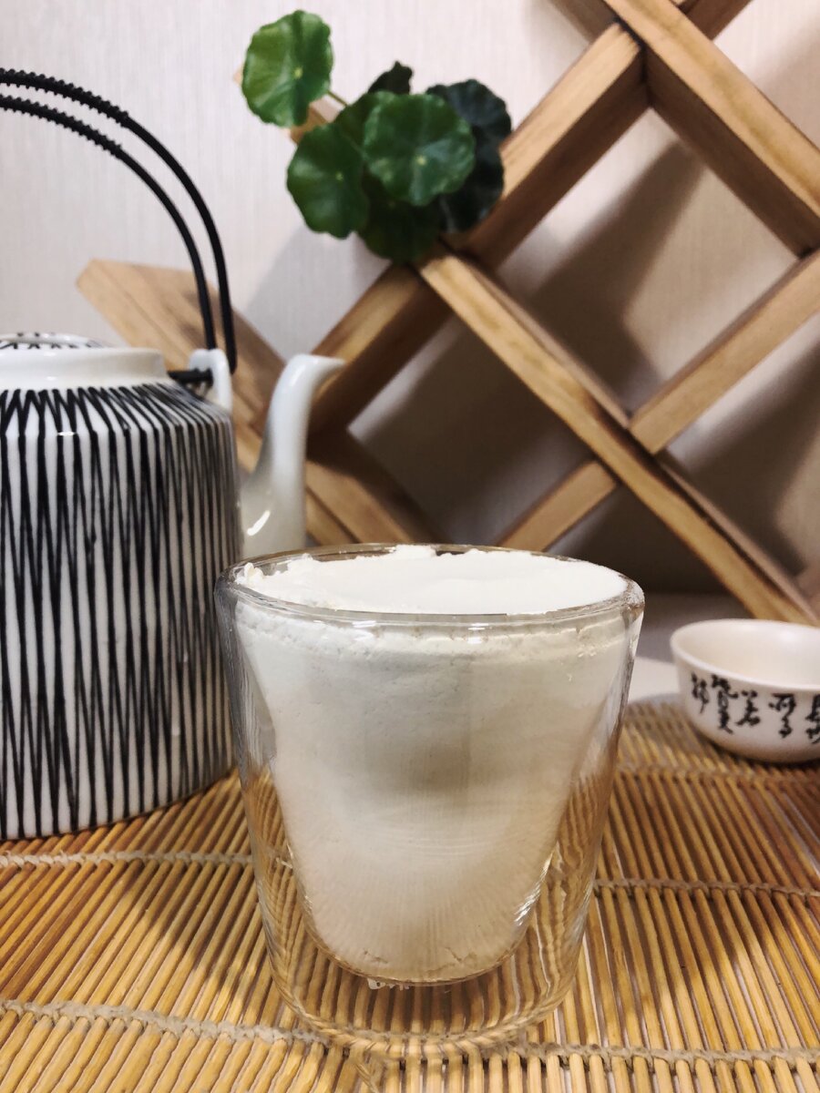 Когда говорят «стакан» муки, подразумевают 120 г (200 мл)