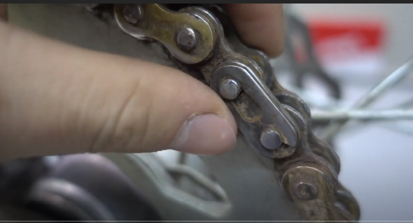 Замочек на цепи.