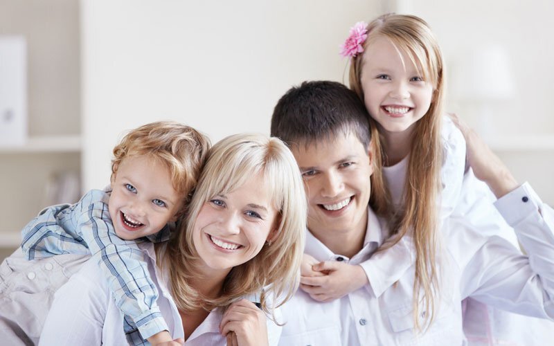 ☀ Всем доброго дня. 🤗 
Сегодня я хочу поговорить с вами о некоторых принципах, на котором строятся взаимоотношение с ребенком

‼НЕКОТОРЫЕ ЗАПОВЕДИ ВОСПИТАНИЯ

• Не жди, что твой ребенок будет таким, как ты. Или - как ты хочешь. Помоги ему стать не тобой, а собой.

• Не вымещай на ребенке свои обиды. Старайся быть сдержанным и спокойным, даже в самые трудные моменты - что посеешь, то и взойдет.

• Не требуй от ребенка платы за все, что ты для него делаешь: ты дал ему жизнь и заботу - как он может тебя отблагодарить? Он даст жизнь твоим внукам, и будет заботиться о них, как ты заботился о нем - это необратимый закон благодарности.

• Если с раннего детства ты заботился с уважением и искренне любил, а не только тискал и баловал, своего ребенка – то ребенок будет так же относится к тебе, когда станет взрослым – любить и заботиться с уважением.

• Не относись к проблемам своего ребенка свысока.

☝🏻• Занимайся воспитанием ребенка осмысленно.

• Если вы хотите воспитать хорошего человека, то нельзя любить ребенка слепой любовью, но чтобы не случилось, будь всегда рядом со своим ребенком.

• Помни, характер, жизненные принципы, отношение к окружающим закладывается в раннем детстве, и если вы мало времени уделяете воспитанию своего ребенка, то ребенок берет пример поведения с окружающих.

☝🏻• Не оскорбляй и не унижай своего ребенка - криком, обидным словом, сравнением с другими детьми!

• Доверие – зарожденное в раннем детстве – порождает самые искреннее и открытые взаимоотношения – оно основано на честности.

• Не мучь себя, если не можешь чего-то сделать для своего ребенка, мучь, если можешь, но не делаешь – для самого важного – необходимо ваше время и желаннее.

• Помни: для ребенка сделано недостаточно, если вам просто лень.

• Умей любить чужого ребенка. Не делай чужому то, что не хотел бы, чтобы другие сделали твоему.

👉🏻• Любите своих детей – дети только на первый взгляд все похожи – на самом деле - каждый ребенок – особенный как цветок – и если вы считаете своего ребенка неудачником – значит, вы просто не знаете своего ребенка – и не знаете способы и возможности взаимодействия с ним. Ведь для каждого цветка, как и для ребенка, необходима своя забота, условия и правильное влияние.

• Чем раньше вы поймете своего ребенка, научитесь с ним правильно общаться – тем у вас больше возможностей с наименьшими "затратами" вырастить успешного человека.

❓А ЧЕМ РУКОВОДСТВУЕТЕСЬ ВЫ, ВОСПИТЫВАЯ СВОЕГО РЕБЕНКА?

С уважением, Марина 😊