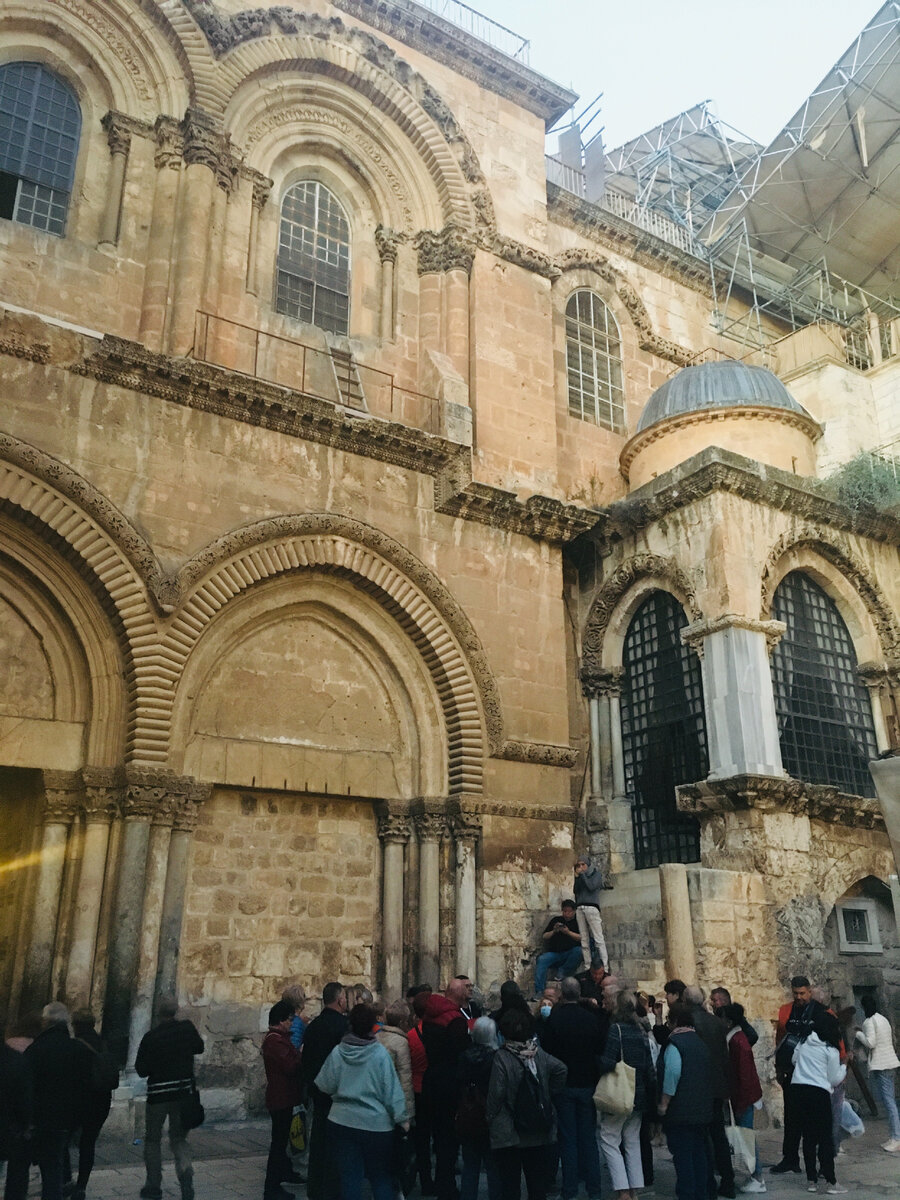 Храм Гроба Господня - уникальное сооружение, которое, по преданию, стоит на месте распятия, погребения и воскресения Иисуса Христа