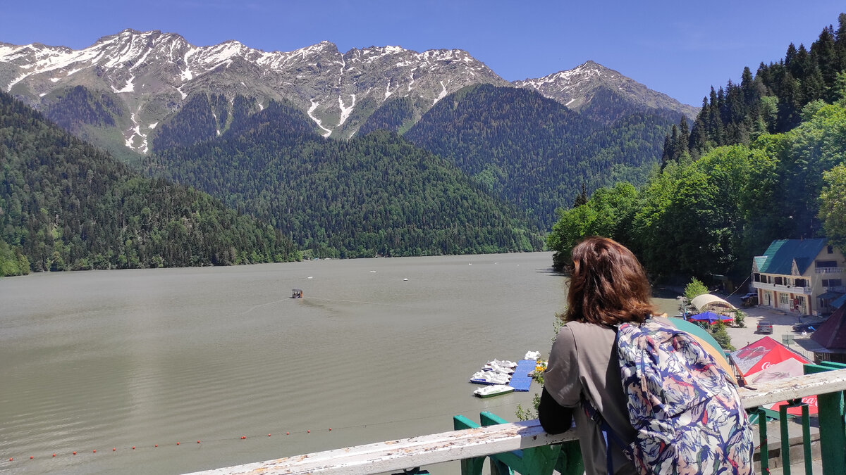 Озеро Рица в Абхазии. Фото: Кирилл Полиенко/Polienko: путешествуем вдвоём