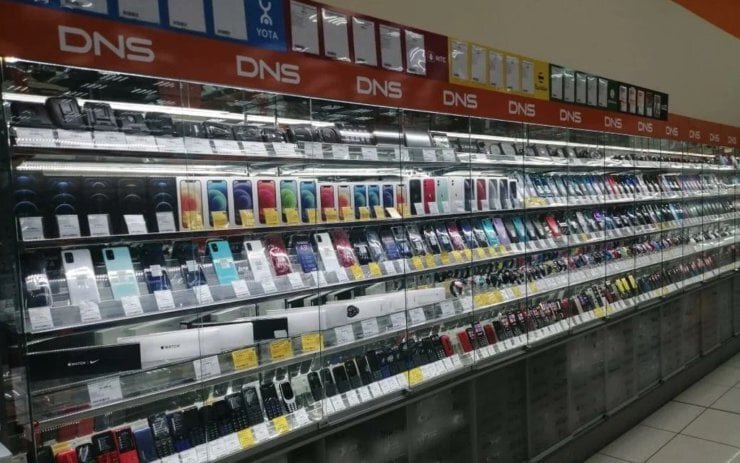    К ДНС можно относиться как угодно, но подержанной техникой под видом новой эти ребята не торгуют