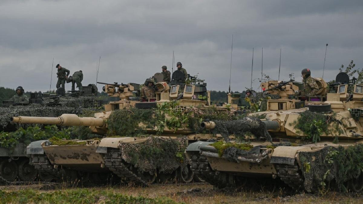    Танки M1 Abrams:Artur Widak / Anadolu Agency / Getty Images