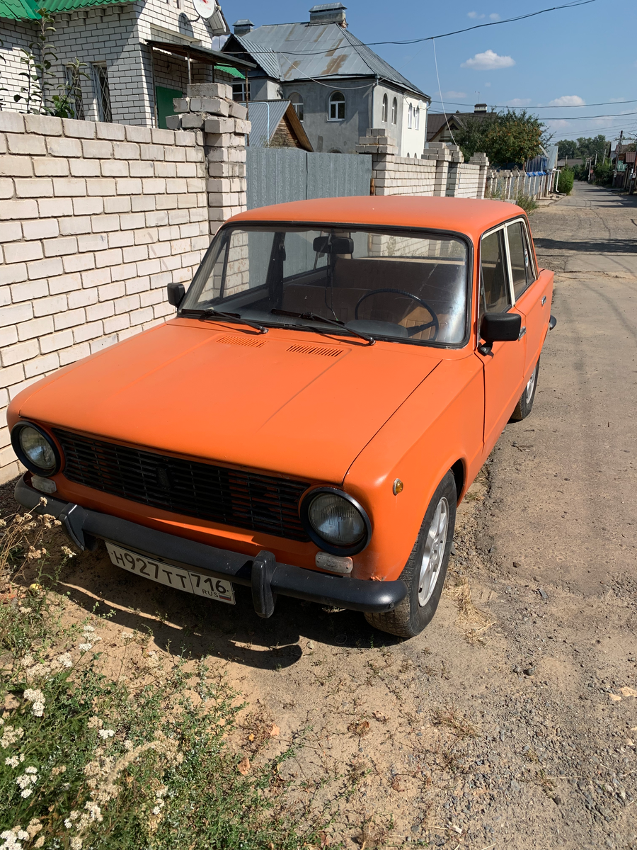 Это Феррари? Нет, это Бэнтли.