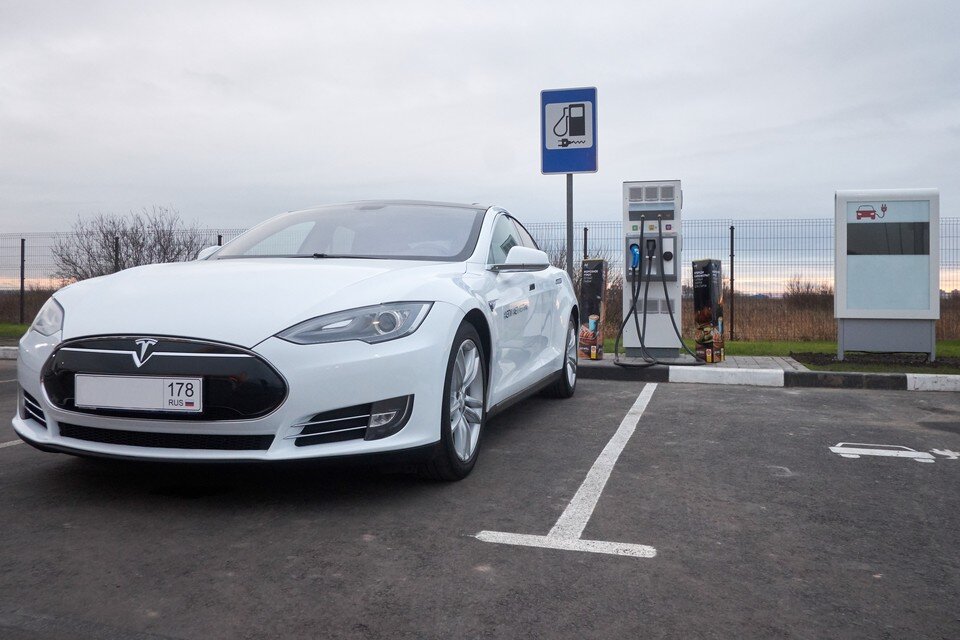     Каждый пятый петербуржец задумывается о покупке электромобиля Артем КИЛЬКИН (архив)