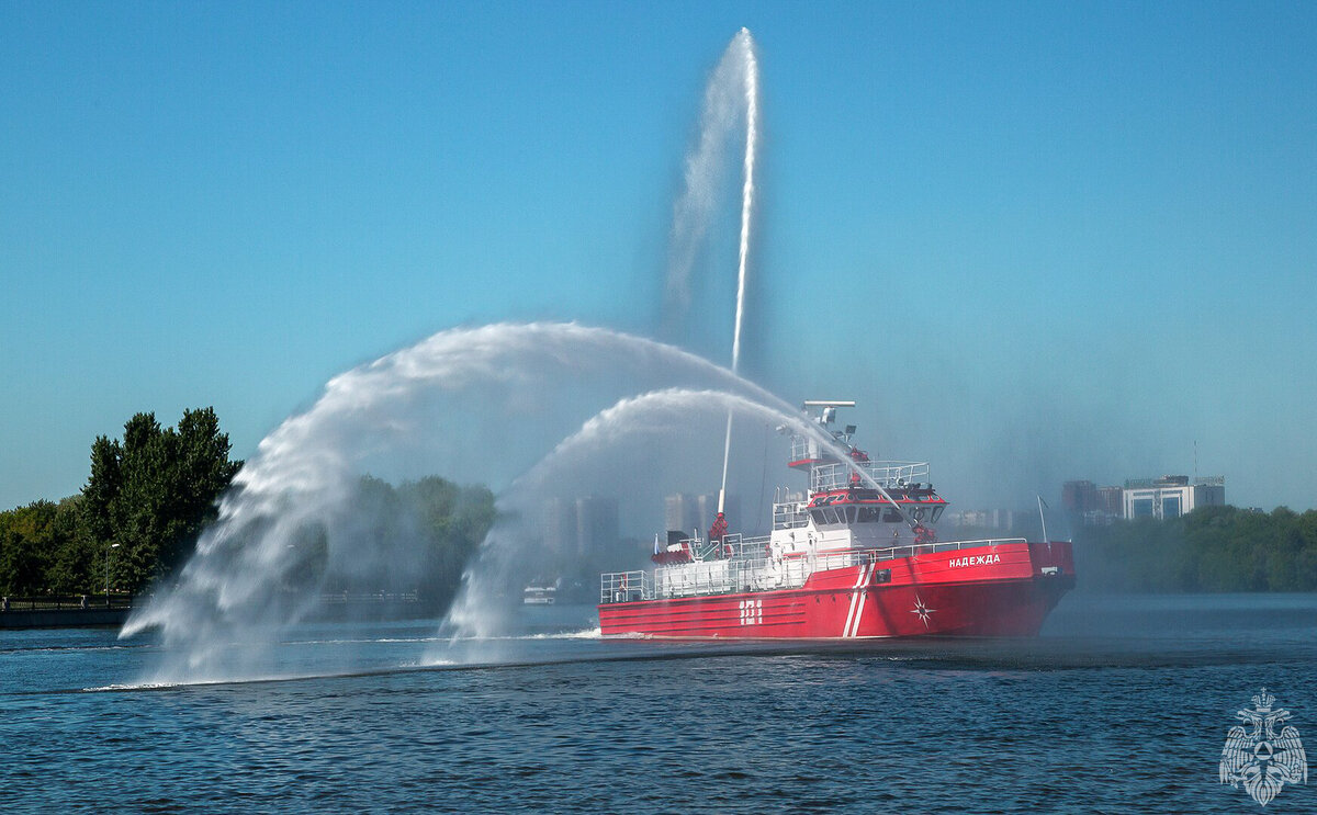 Fire ship. Скоростной пожарный корабль 22 пожарно-спасательный Уфа. Пожарное судно Вихрь-1.