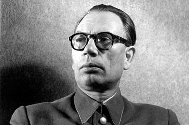 Андрей Власов источник:https://aif.ru/society/history/obrazcovo-pokazatelnyy_predatel_glavnyy_vybor_generala_vlasova