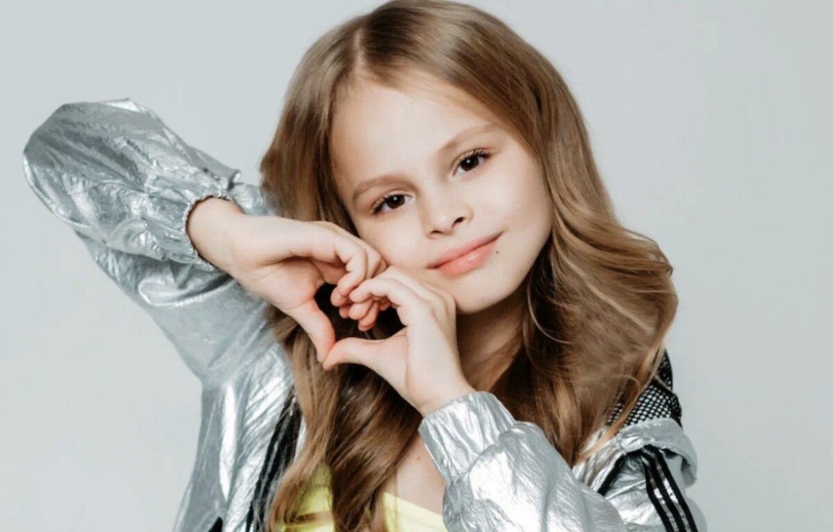 Девочка, которая поёт, Милана Гогунская. Яндекс фото