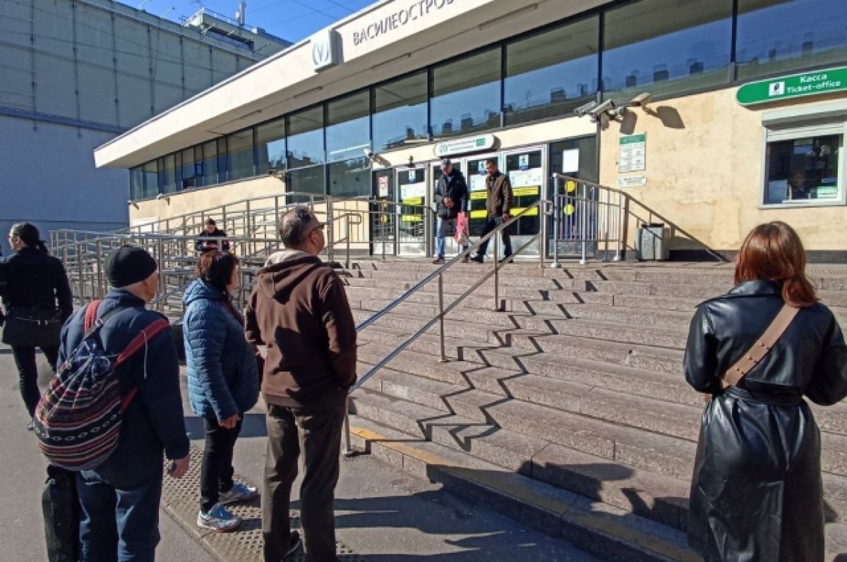    В Смольном объяснили, почему ездить в метро Петербурга дороже, чем в Москве