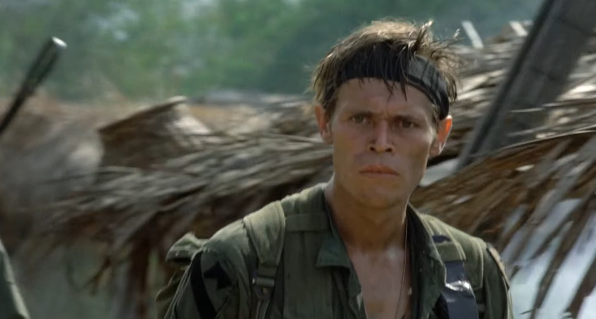 Кадр из кинофильма "Взвод", 1986 г., режиссер и сценарист Оливер Стоун, композитор Жорж Делерю (скриншот)