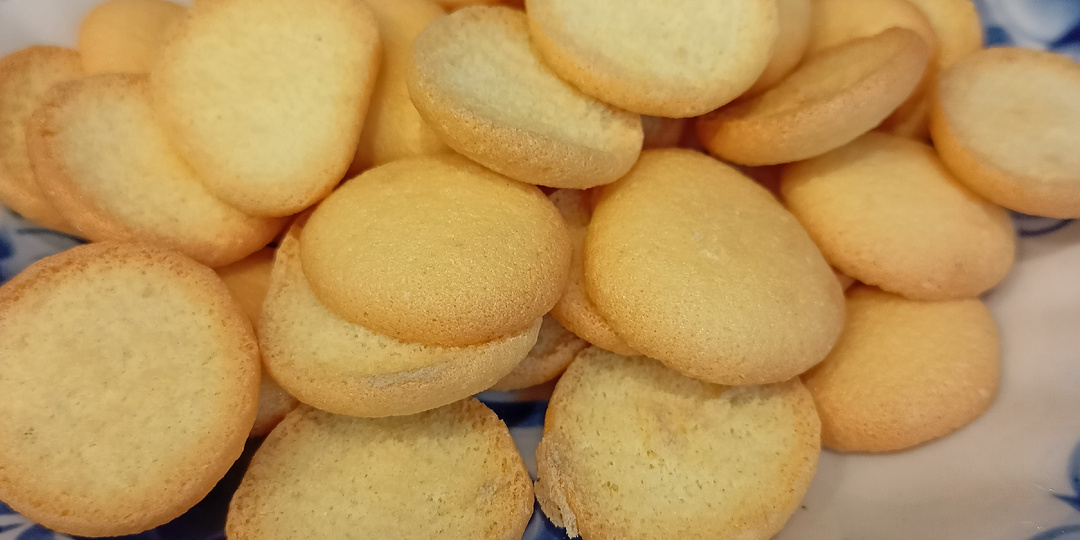 От этого печенья невозможно отвязаться, мой муж называет его "Семечки". Готовить очень просто, вкусно нереально