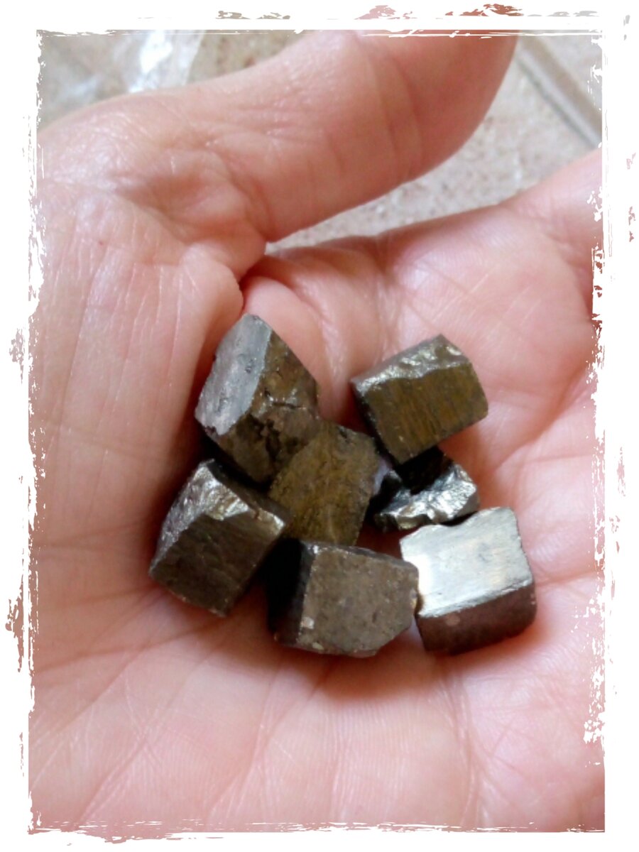 Пирит (самородки).