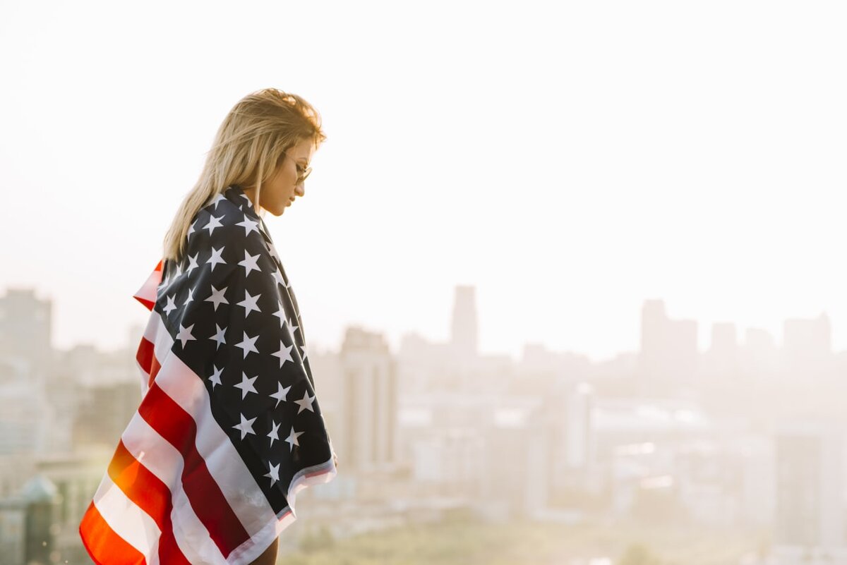 Эта американочка не любит людные места. Выучи эти фразы, чтобы скрасить ее одиночество.
Источник изображения: https://telegra.ph/file/86c1a15df364d8b7f150f.jpg