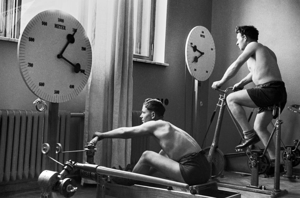 источник фото - https://professionali.ru/Soobschestva/uchebnyj_centr_professionalovru/arhivnye-fotografii-vremen-sssr-na-kotoryh/?/