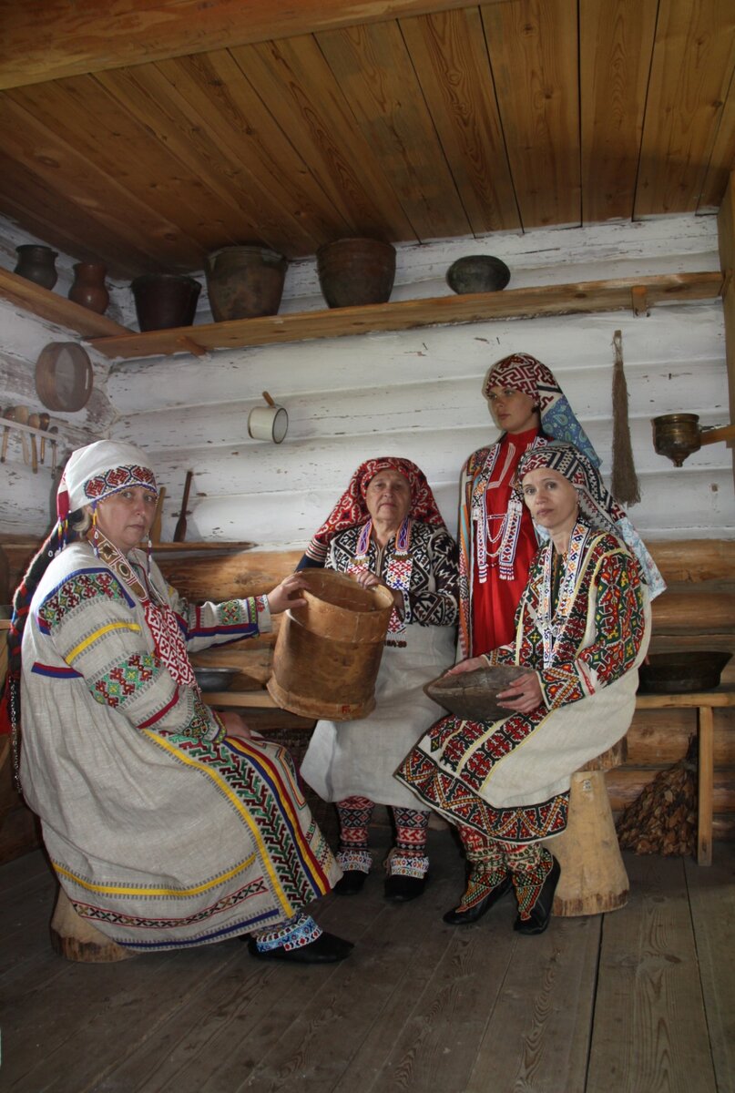 Вышитая одежда в остяко-вогульской традиции. 