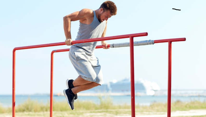 Отжимания на брусьях