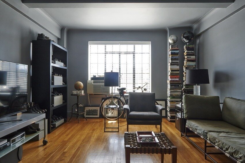 Велосипед я бы отнёс в гараж , но вдруг тут живёт студент.