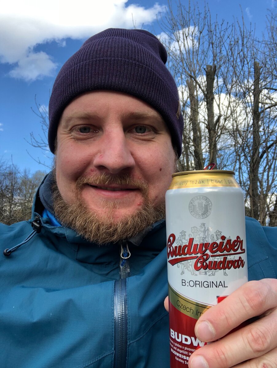 Всего лишь баночку для поднятия настроения...