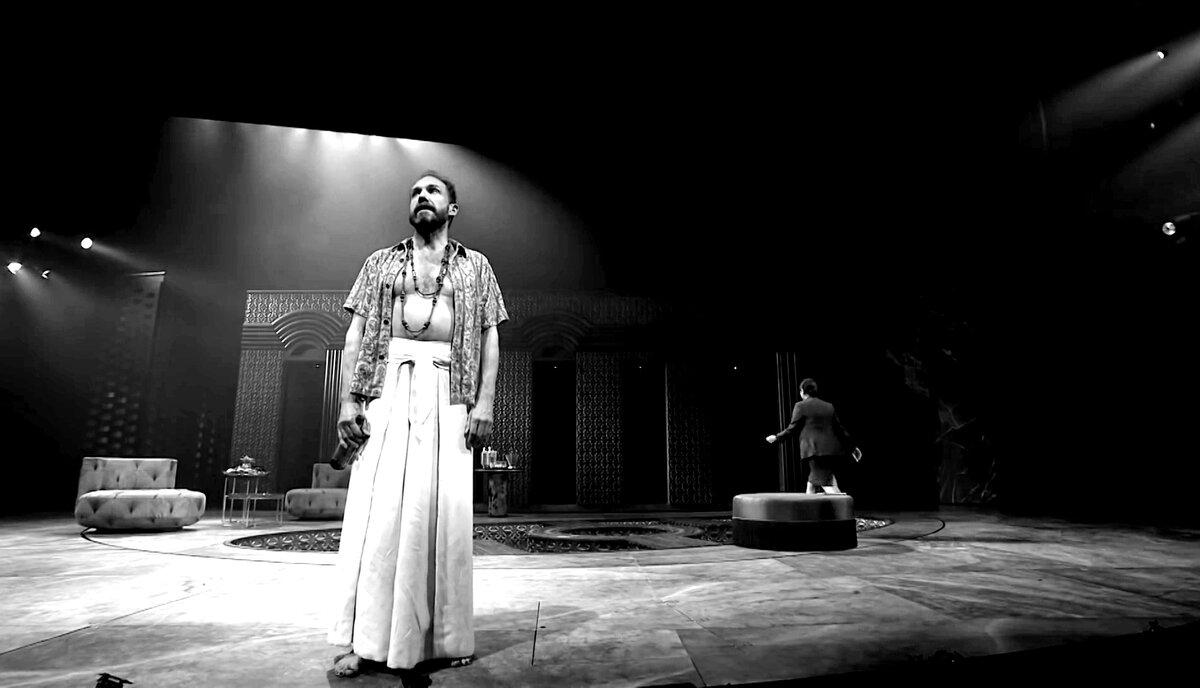 Файнс в домашнем