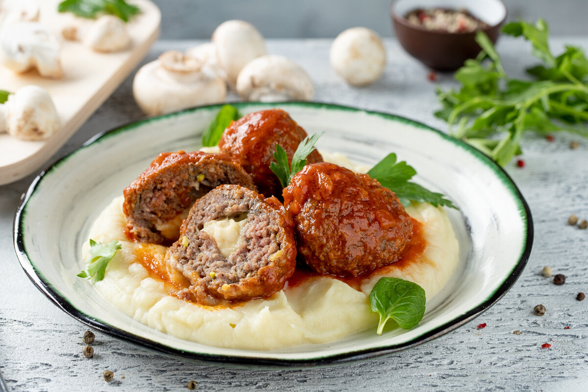 Фрикадельки с начинкой из моцареллы