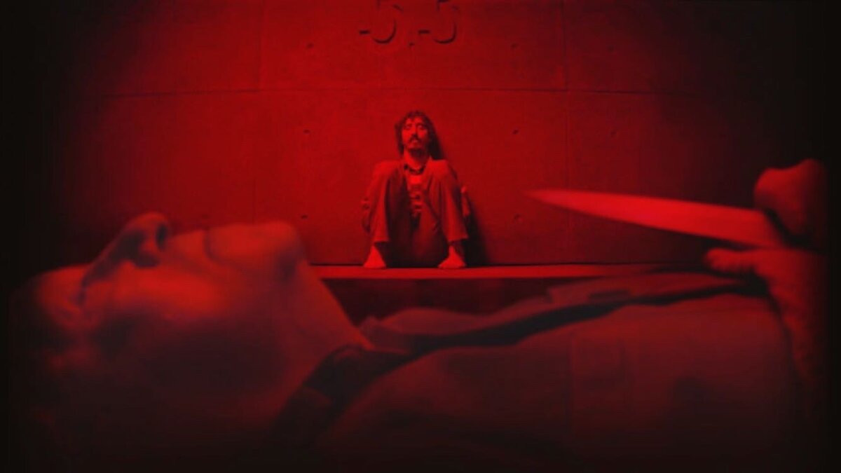 Проблематично было бы уснуть с таким освещением. Кадр из фильма