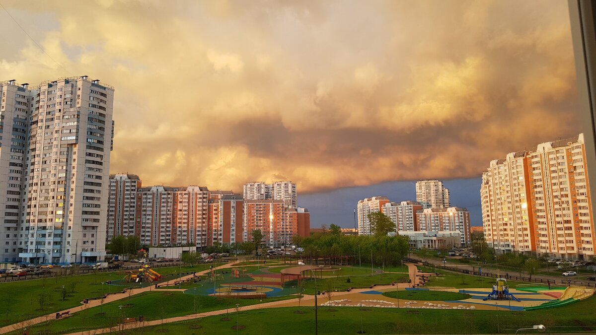 мкрн "Кожухово"  спальный район за МКАДОМ г. Москва.